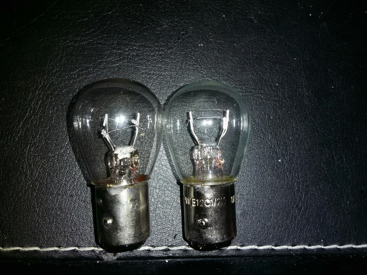 Задние лампочки ваз 2115. Габариты ВАЗ 2115 лампочки. Задние лампы на ВАЗ 2115. Лампочки в задние фонари ВАЗ 2115.