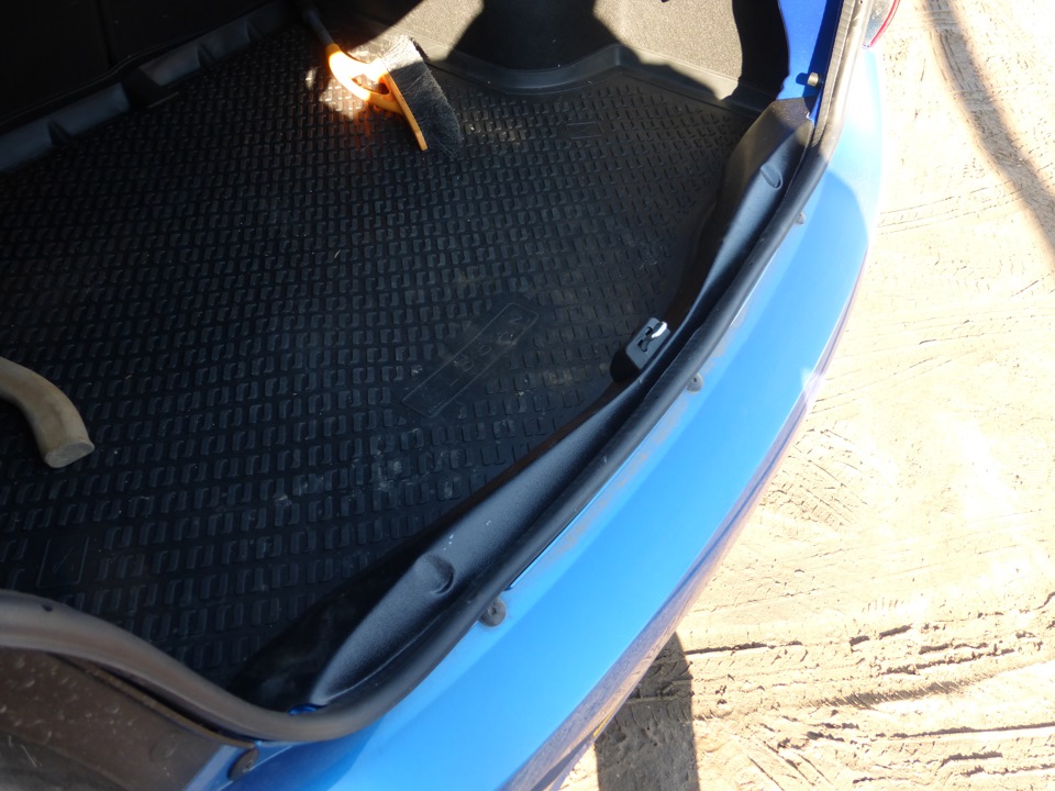 Накладка на порожек багажника — Renault Logan (2G), 1,6 л, 2014 года ...