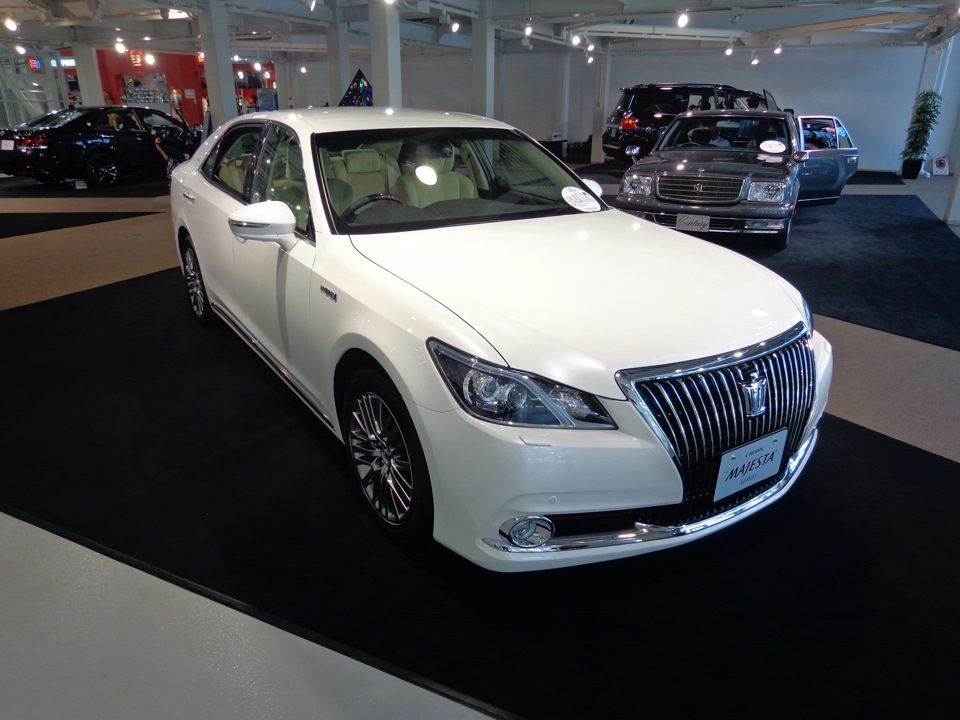 Toyota majesta. Toyota Crown Majesta 2016. Toyota Crown Majesta 2015. Тойота Кроун Маджеста 2020. Toyota Crown Majesta 2014.