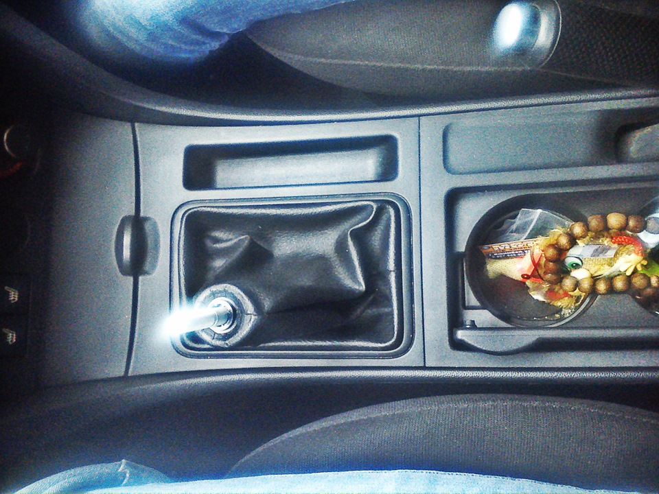 Замена лампочки в кнопке обогрева сидений — Mazda 3 (1G) BK, 1,6 л ...