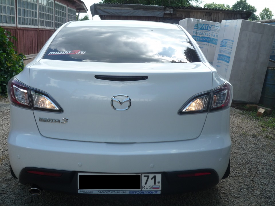 Mazda 3 bl тонировка фар. Тонированные задние фары mazda 3 bl. Белые задние фары mazda 3 bl. Мазда 3 bl задний. Мазда 3 bl задний.