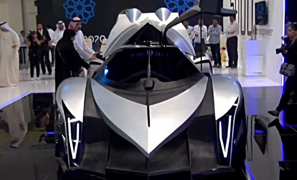 Арабский суперкар Devel Sixteen