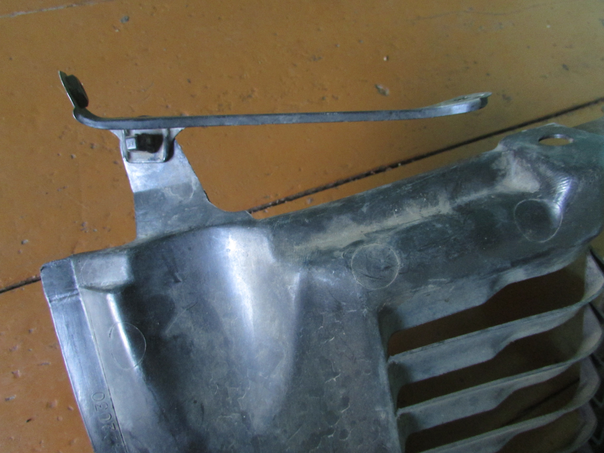 Крепление подкрылка и крыла — Toyota Mark II (90), 2 л, 1993 года ...