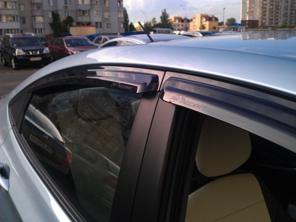 Ветровики. — Hyundai Solaris (1G), 1,6 л, 2011 года | аксессуары | DRIVE2