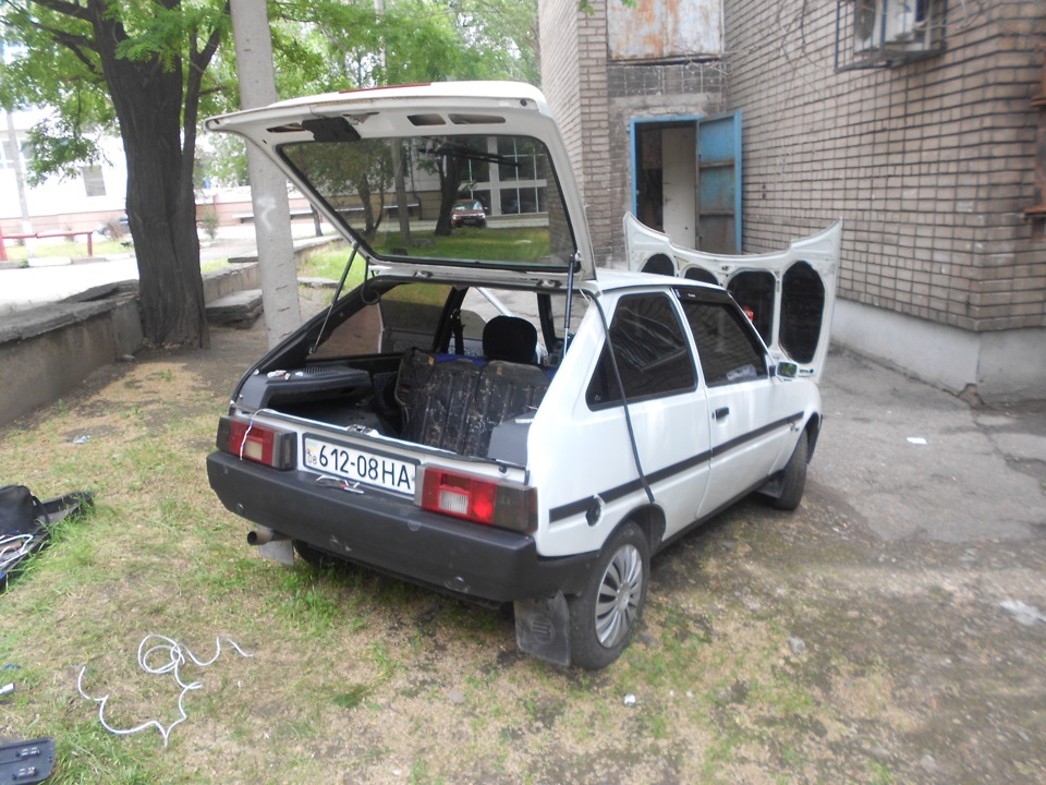 Багажник таврии. ЗАЗ-1102 Таврия багажник. ЗАЗ 1102 багажник. ЗАЗ-1105 Таврия. Багажник ЗАЗ-1122 "Таврия".