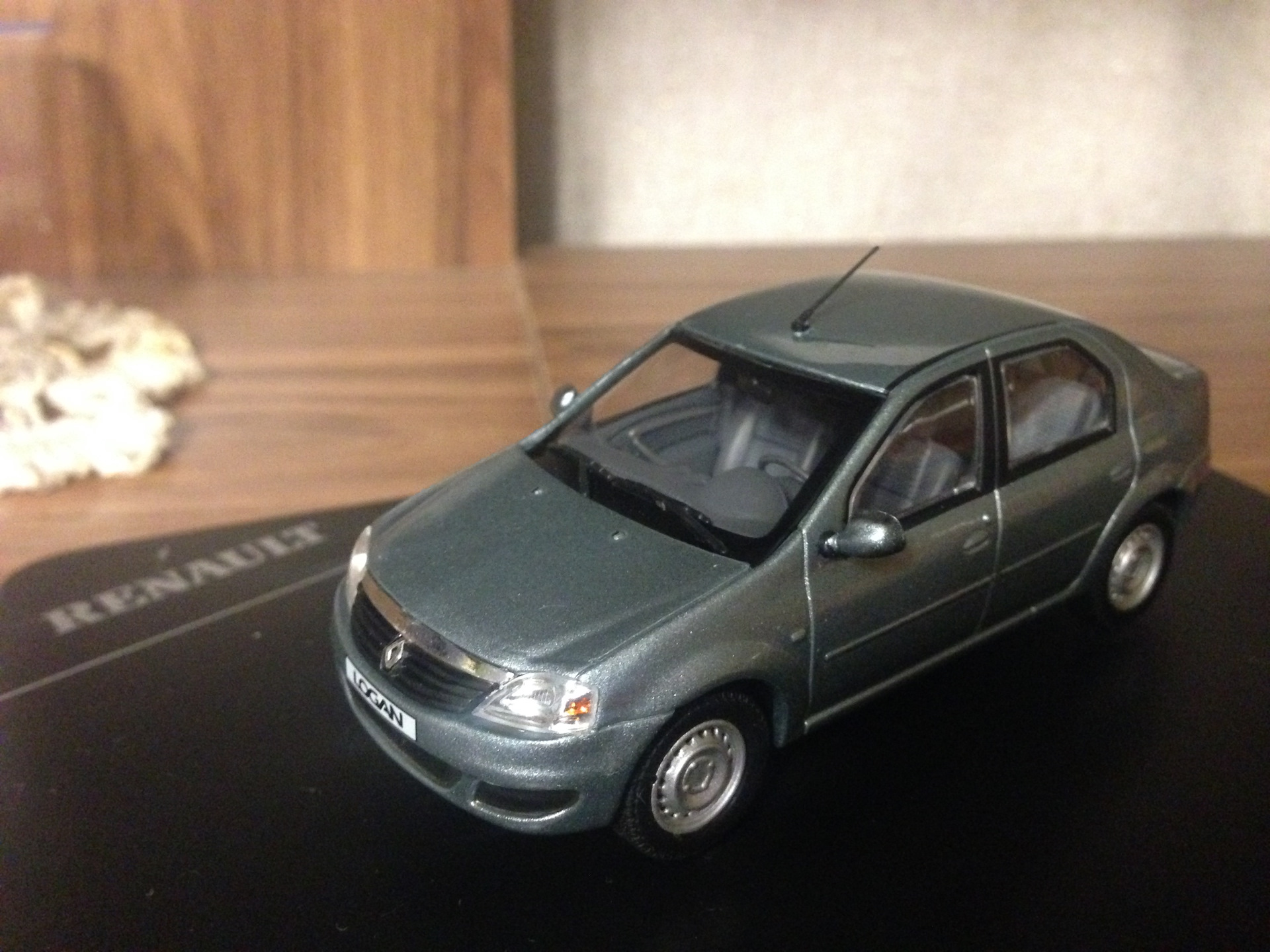 моделька логана