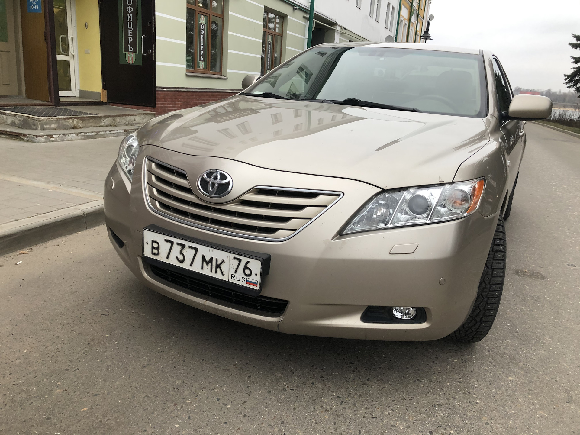 Лексус замена. Камри 40 бежевая. Тойота Камри бежевая 2.4. Toyota Camry бежевая. Тойота Камри бежевая.