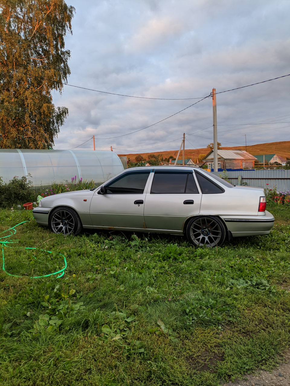 Занижена и пару фото — Daewoo Nexia, 1,5 л, 2007 года | тюнинг | DRIVE2