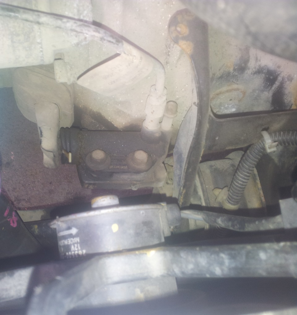 Потек рабочий цилиндр сцепления — Honda Accord (6G), 1,8 л, 2000 года ...