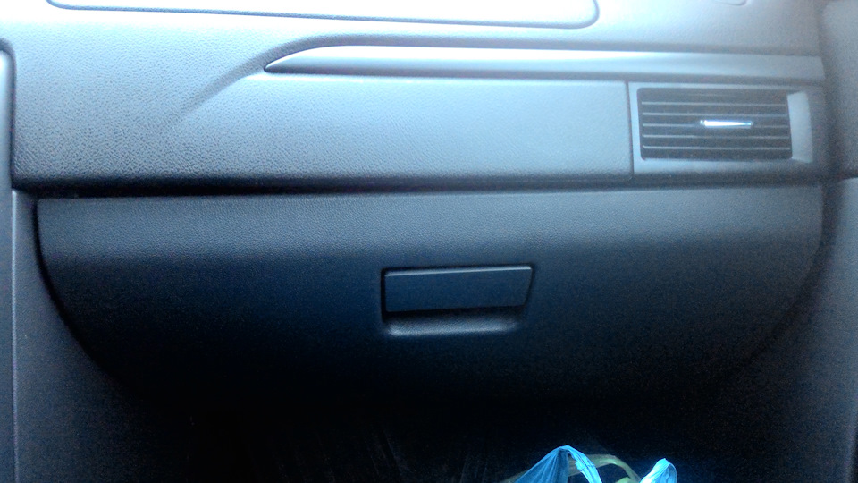 Провисает "бардачок". Болезнь или решаемо? — Lada Приора седан, 1,6 л ...