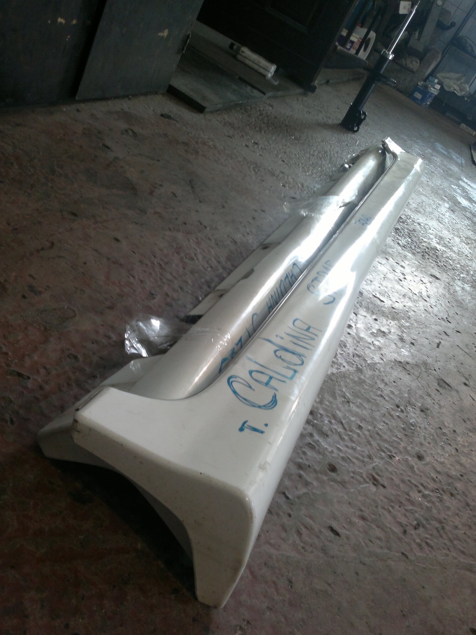 Пороги обвес. Замена порогов корона премио. Тойота корона премио пороги. Пороги корона премио. Пороги на корона премио.