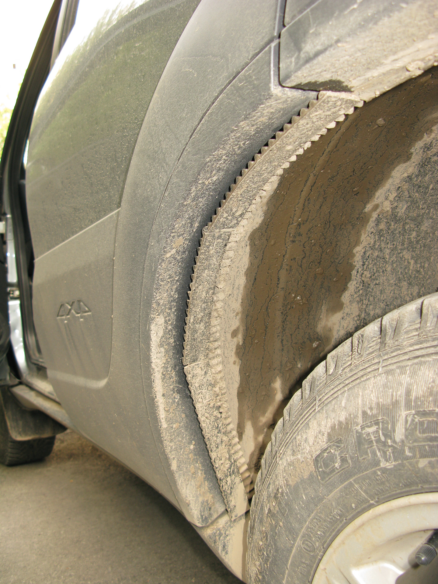 Резка арок нива. Подкрылки нива большие арки на ниву. Расширители арок нива без сверления. Расширители арок на ниву шевроле до 2009 года. Защита внутренних арок шевроле нива.