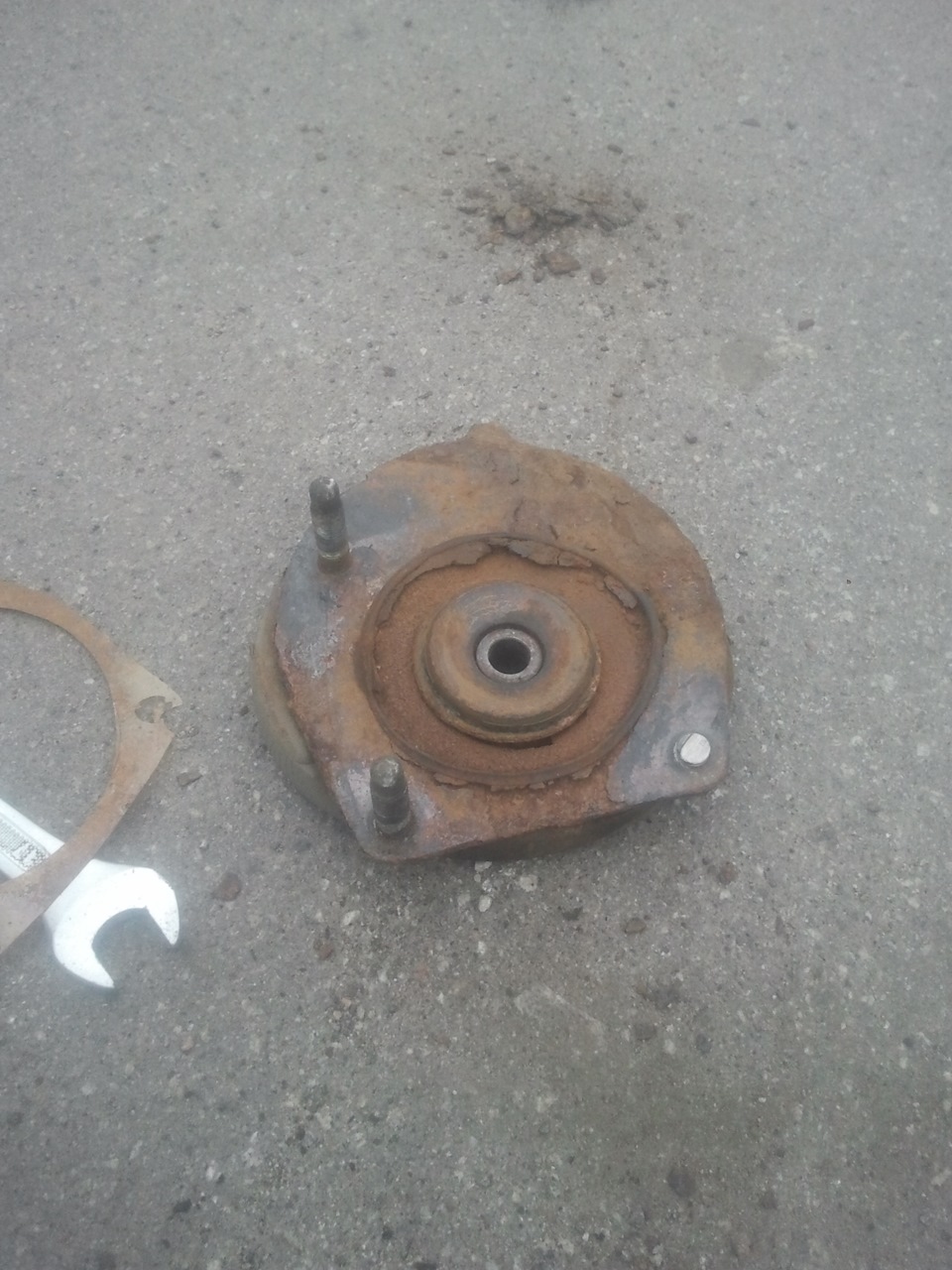 Меняем задние ступицы, и опору пружины. — Mazda 323 V, 2 л, 1995 года ...