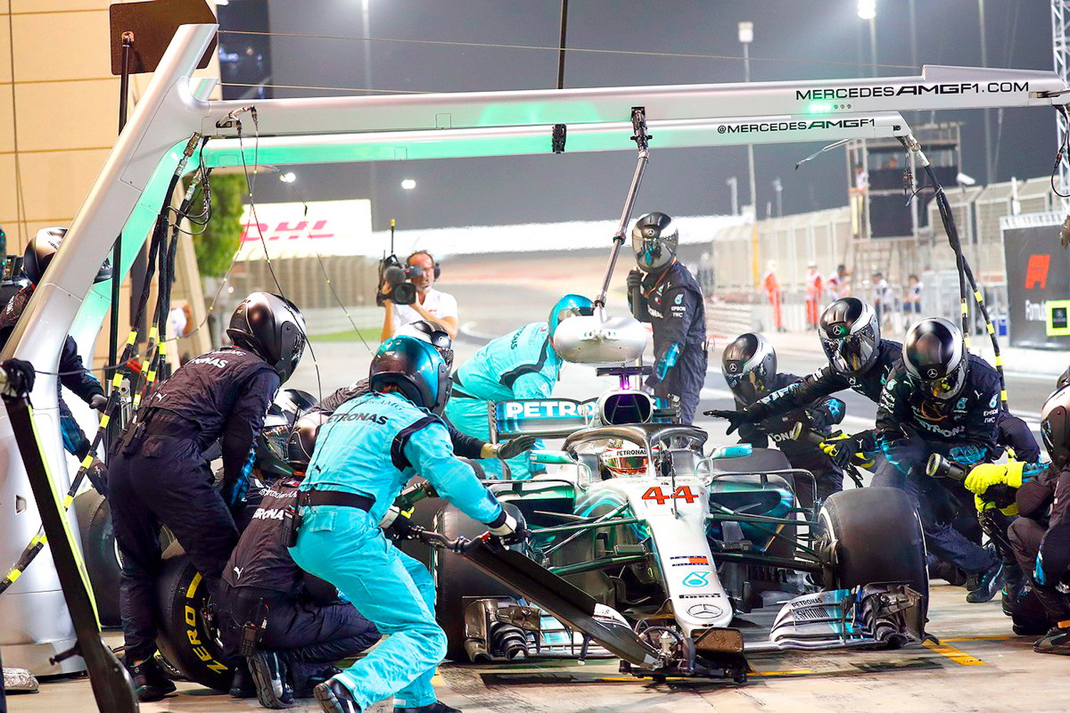 Силы драйв. Mercedes AMG Petronas Pit stop Formula 1 команда. Insight Racing.
