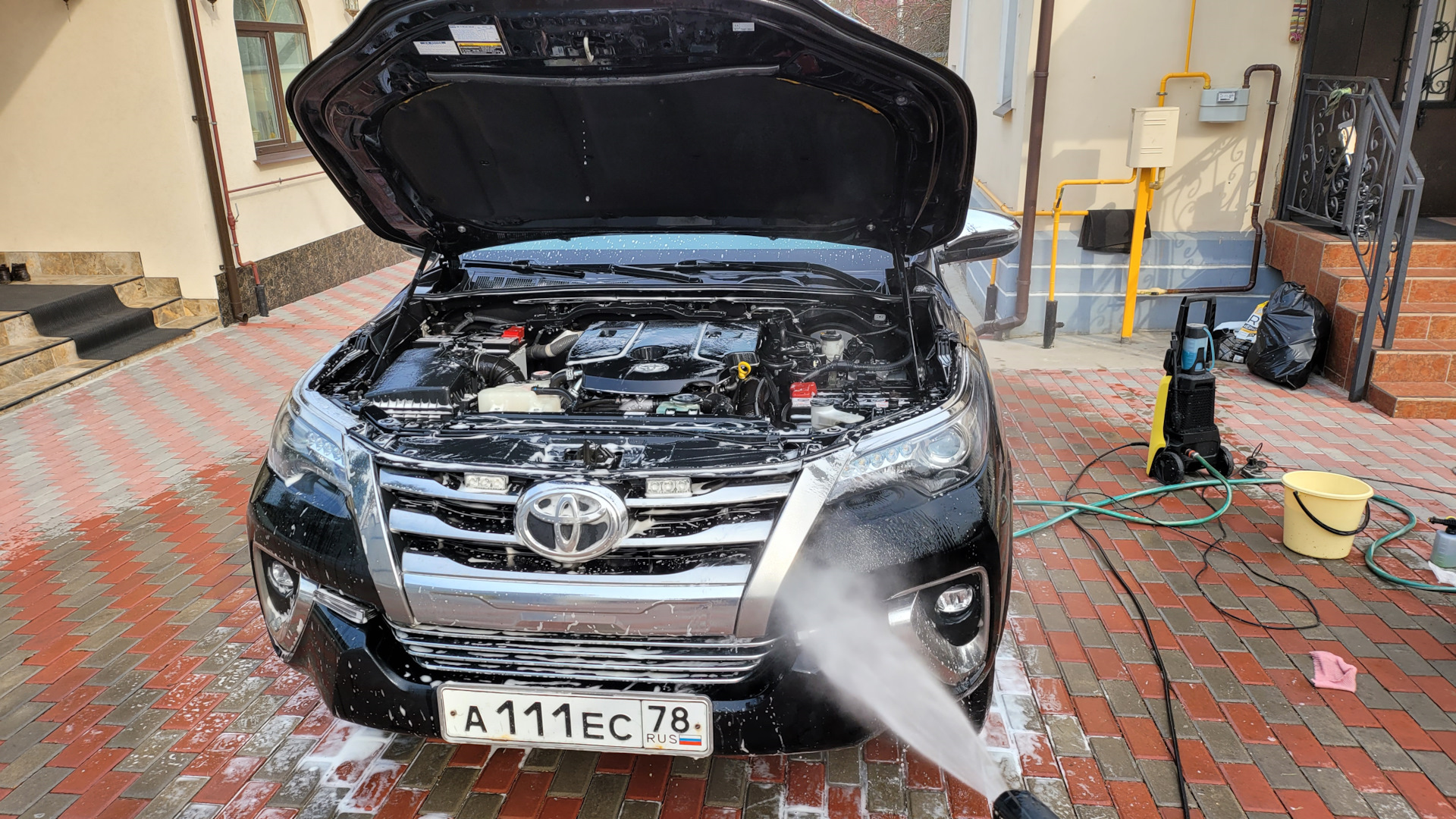 Мойка подкапотного пространства — Toyota Fortuner (2G), 2,8 л, 2018 года |  мойка | DRIVE2