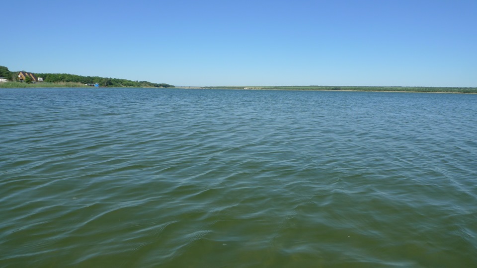 Водохранилище ворота. Водохранилище Волчьи ворота Ставропольский край. Озеро Волчьи ворота Новоселицкий район. Волчьи ворота Ставрополь озеро. Озеро Волчьи ворота Ставропольский край Новоселицкий район.