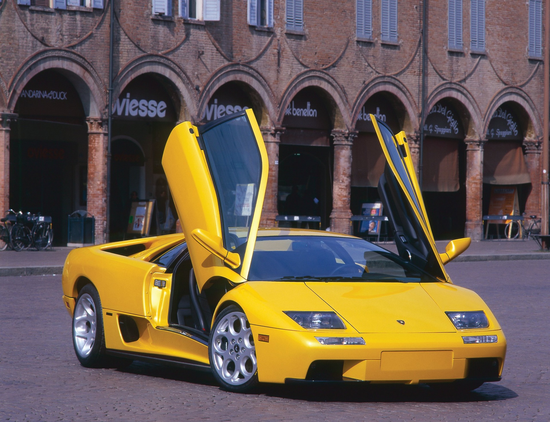 Lamborghini Diablo выпущенная уже как 15 лет назад д… 