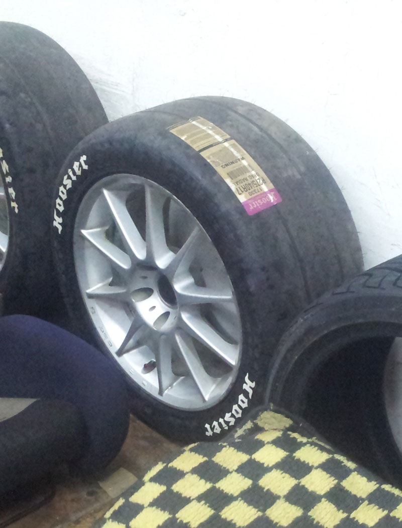 Продам новые слики Hoosier Drag Radial P275/40R17 на Дисках SNIPER ...