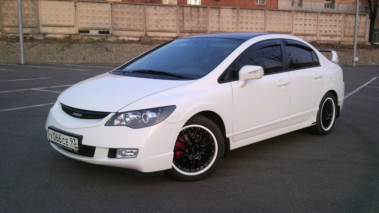 Honda Civic 8 седан белый