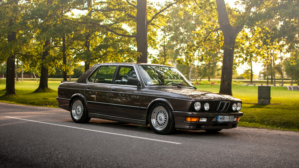 BMW 5 e28