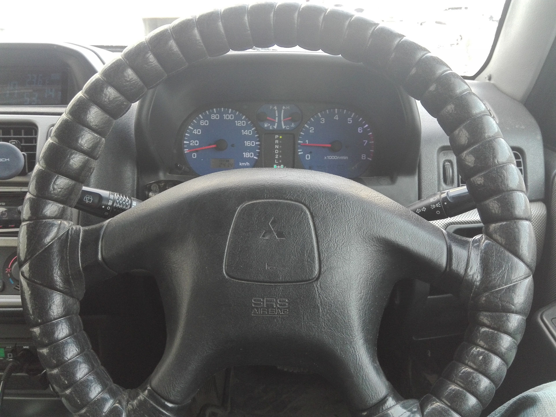 Как снять руль паджеро ио Оплетка фаршированная рулем))) - Mitsubishi Pajero iO, 1,8 л, 1999 года тюнинг D