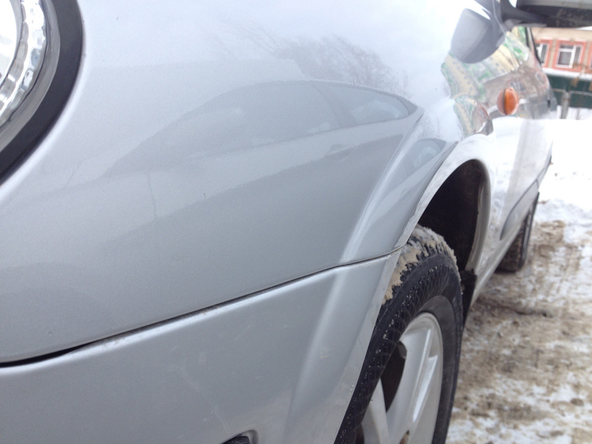 Зазор между бампером и крылом. Как убрать зазоры между бампером и крылом. Щель между задним бампером и кузовом. Зазор между бампером и крылом приора 2. Как убрать зазоры между бампером и крылом.