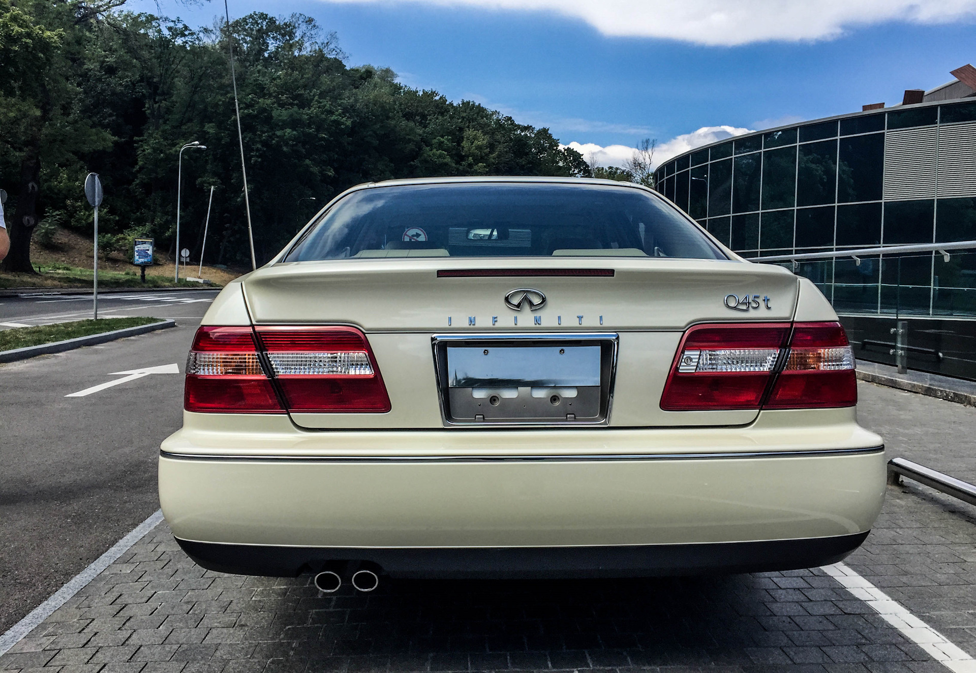 Q45 Clubbutts