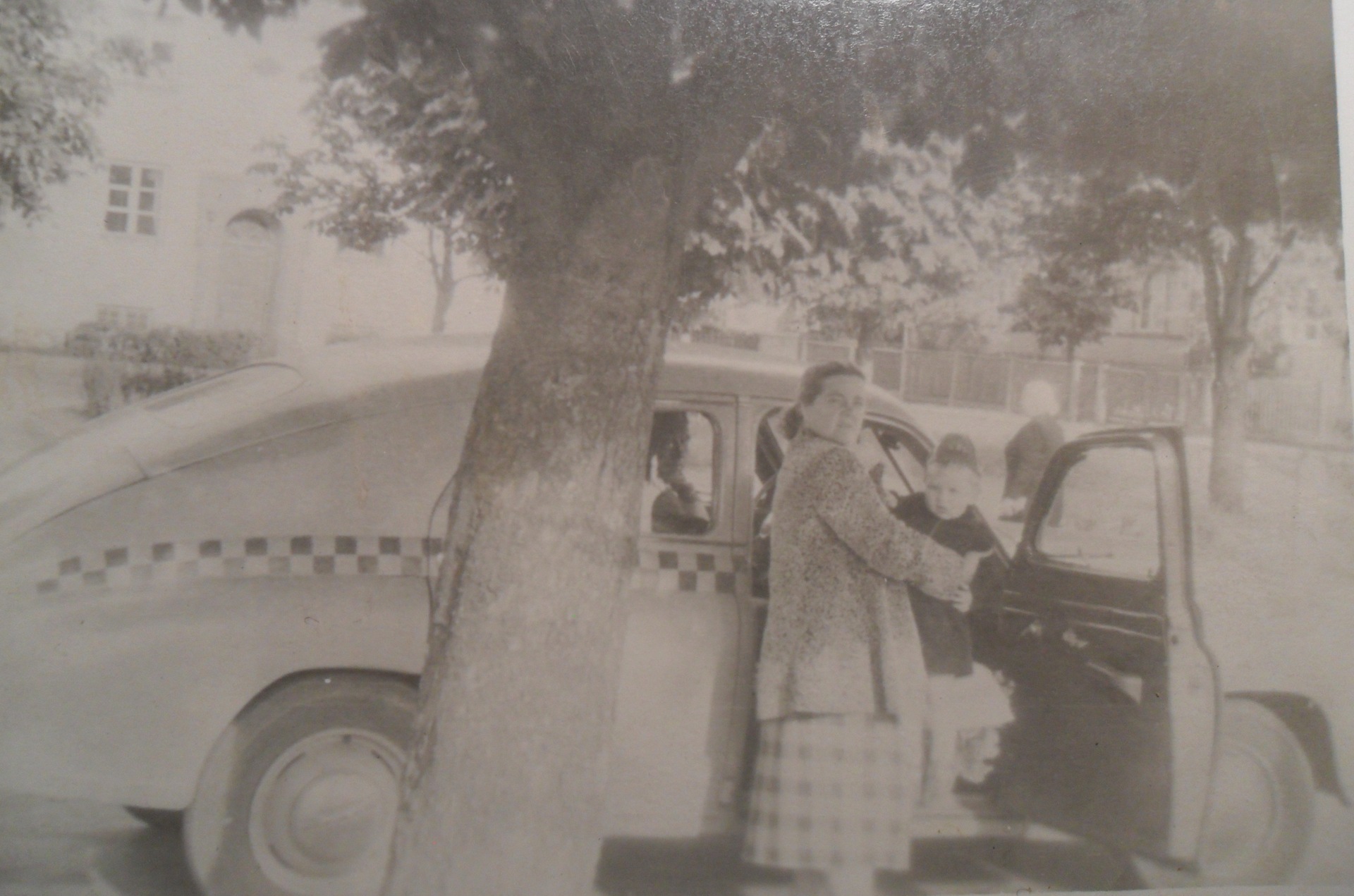 Советские автомобили на фотографиях нашей семьи — Москвич 401, 1,3 л, 1955  года | просто так | DRIVE2