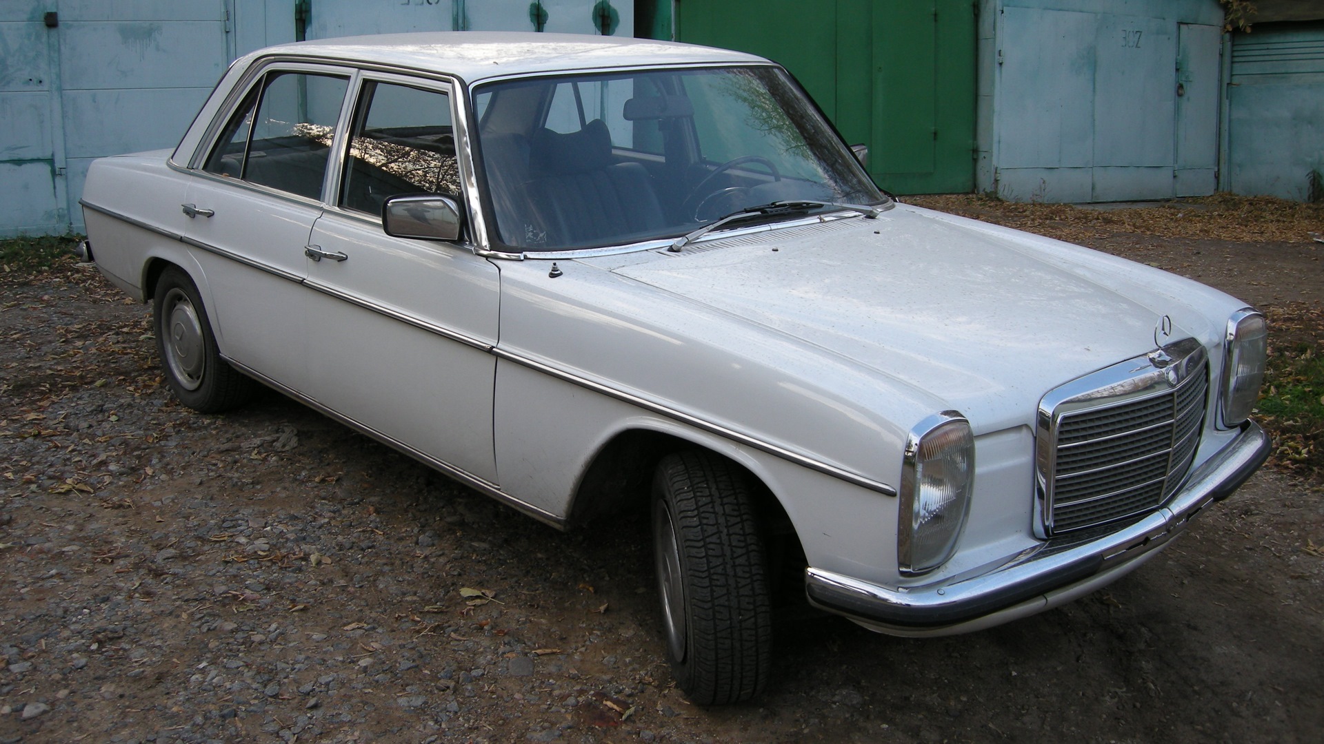 Mercedes-Benz W114 2.3 бензиновый 1975 | 230.6 на DRIVE2