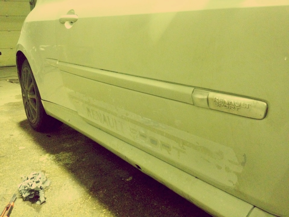 Снимаю наклейки. Недорого. — Renault Clio III Sport, 2 л, 2008 года ...