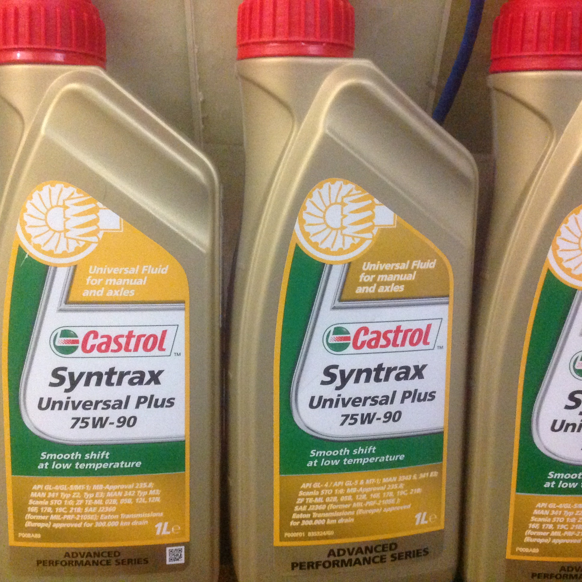 Castrol syntrax universal plus. Кастрол Синтракс 75w90.