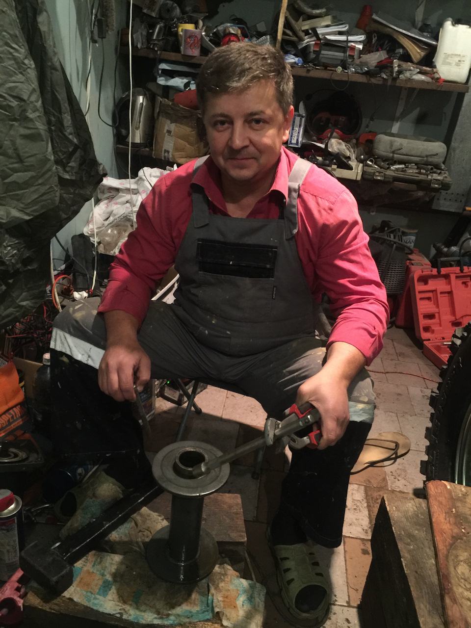 Слава уважительно относится к лебёдкам. На ремонт приходит в рубашке. — Suzuki Jimny (1G)