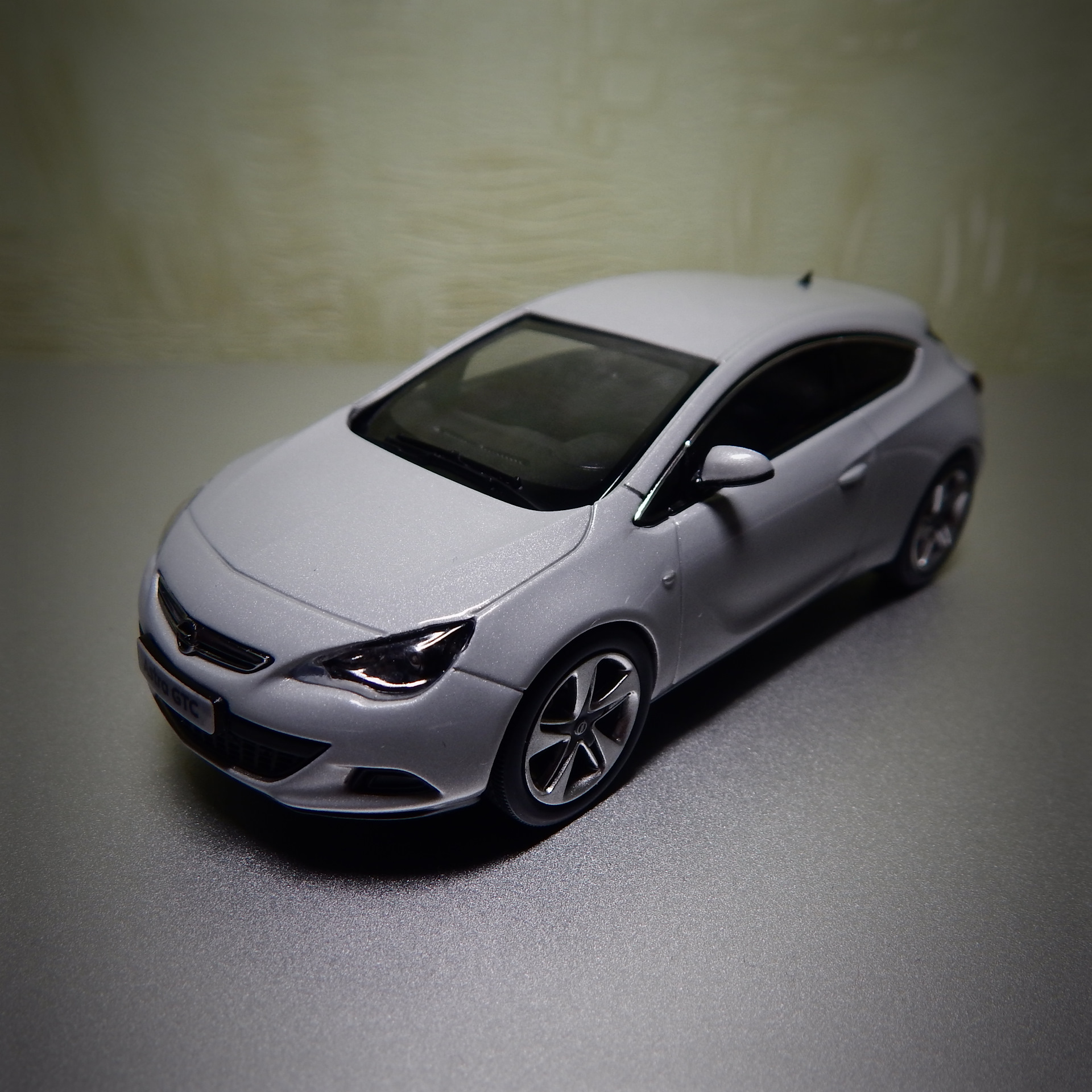 Модель 1:43 Opel Astra j GTC — Opel Astra J GTC, 1,4 л, 2011 года | другое  | DRIVE2