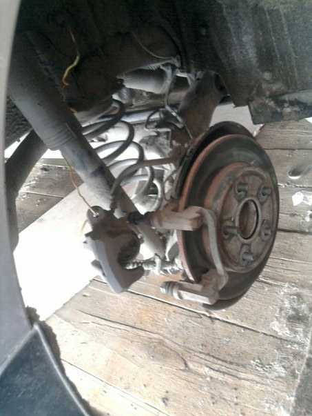 Замена колодок — Toyota Corolla (140/150), 1,6 л, 2008 года ...