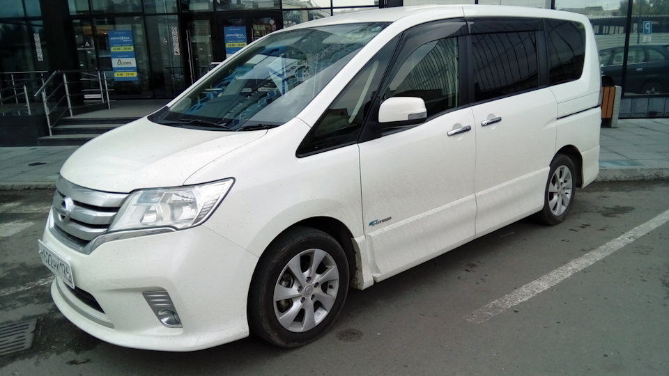 Nissan Serena c26 Highway Star