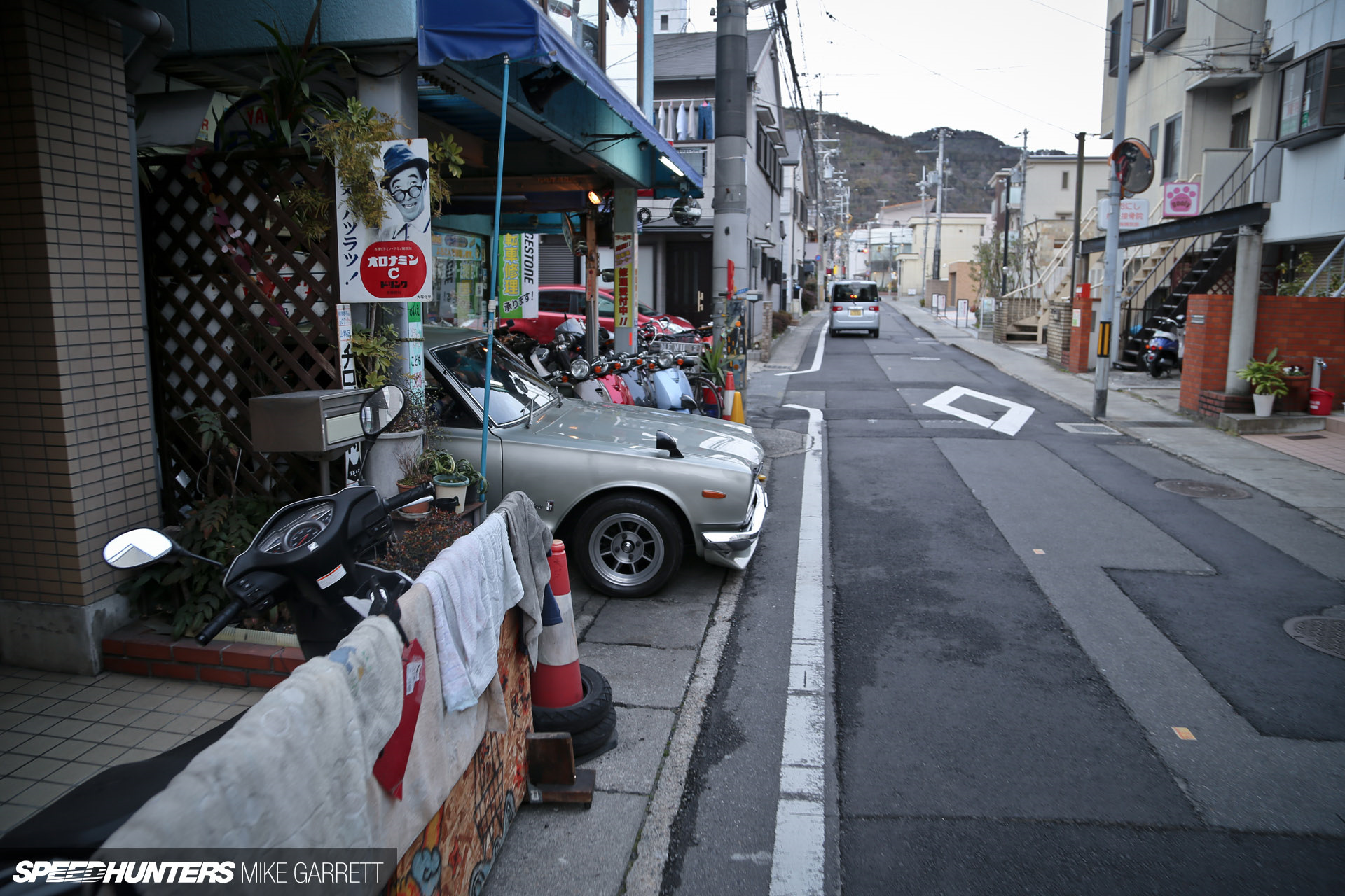 Japan garage. Гаражи в Японии. Гаражи в Японии фото. Гаражи в Японии видео. Гараж в Японии когда машина не вошла.