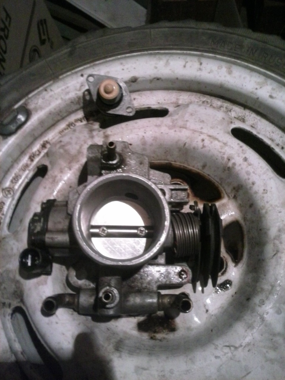 Чистка дроссельной заслонки + доработка вентиляции картера — Lada 2115 ...