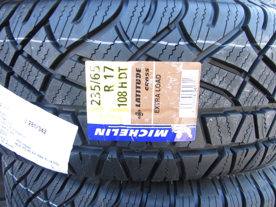 Шины мишлен латитуде. Michelin Latitude Cross 265/60 r18. Летняя резина Мишлен Латитьюд кросс. Мишлен 265/60/18 лето.