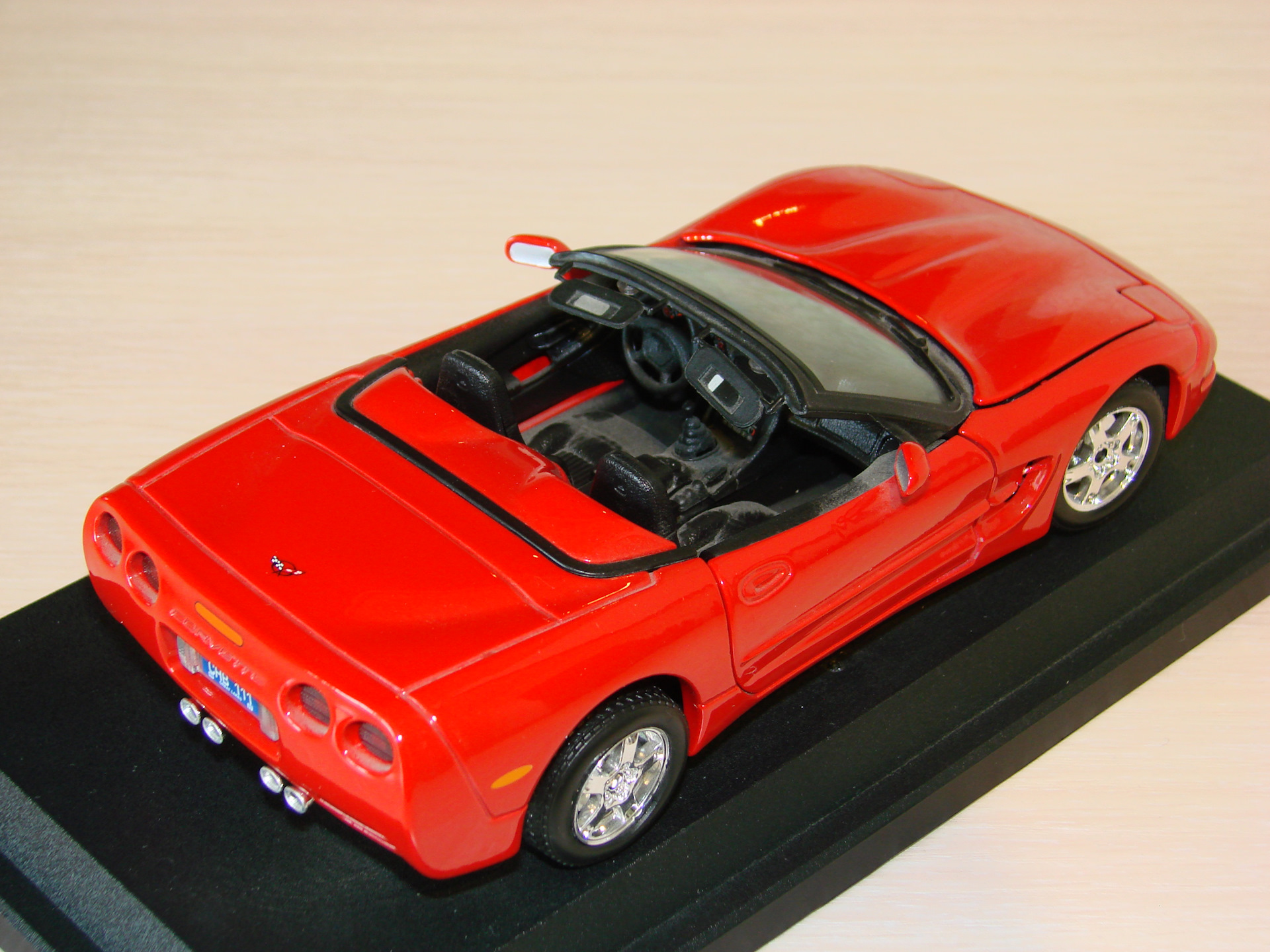 Bburago chevrolet corvette. Honda cr-x 1985. Shelby cobra 427s. X 1 24. Ferrari 348 1/24.