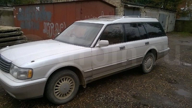 toyota crown s130 wagon