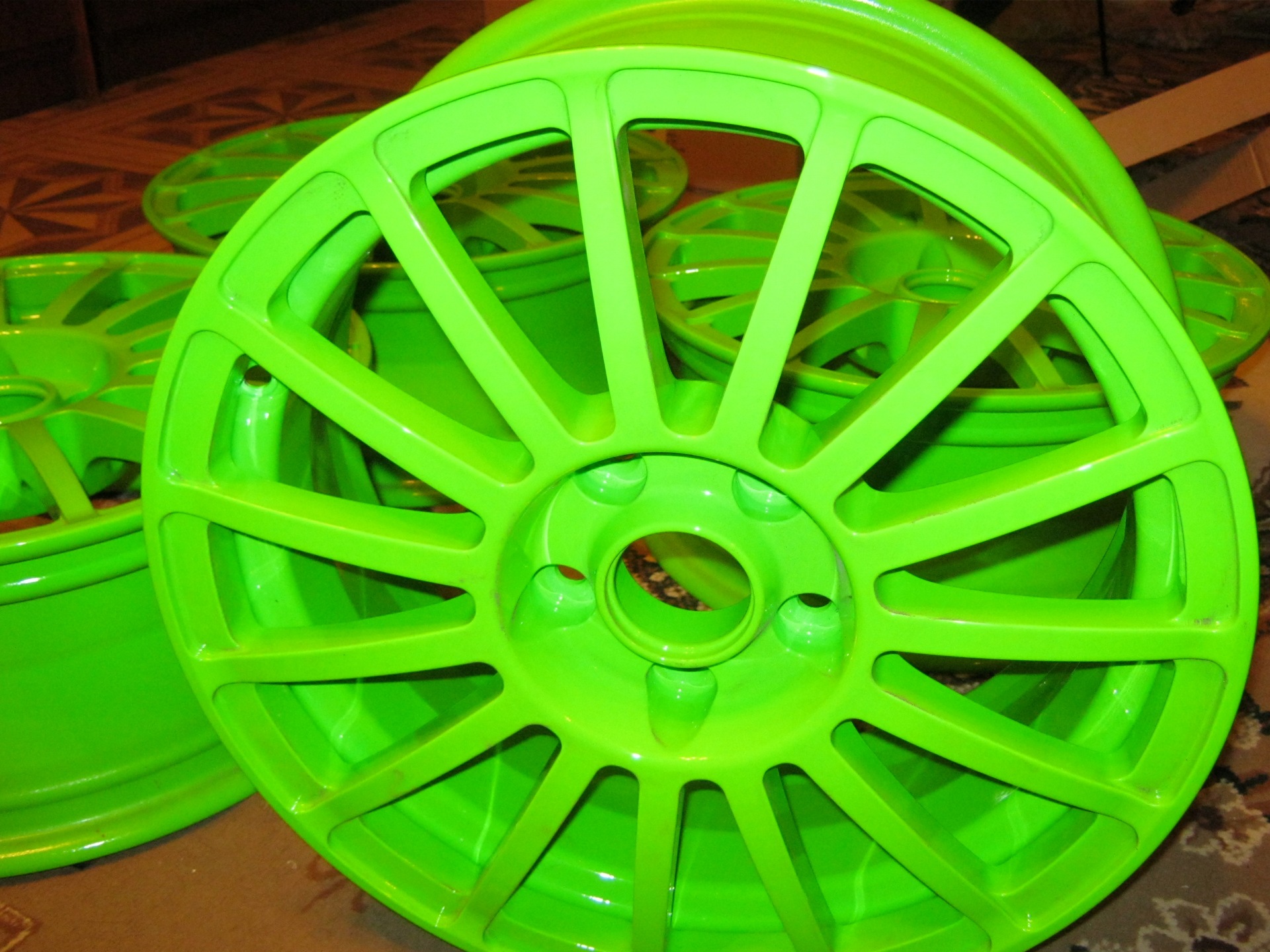 Зеленые диски на авто