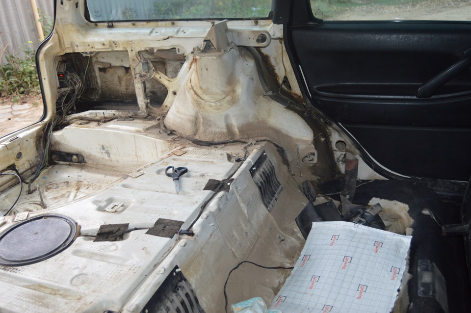 посторонние шумы и грохот в багажнике — Volkswagen Passat B3, 1,8 л ...