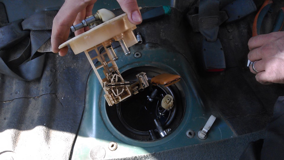Замена бензонасоса - Nissan Primera (P11), 1,8 л, 2000 года своими руками DRIVE2