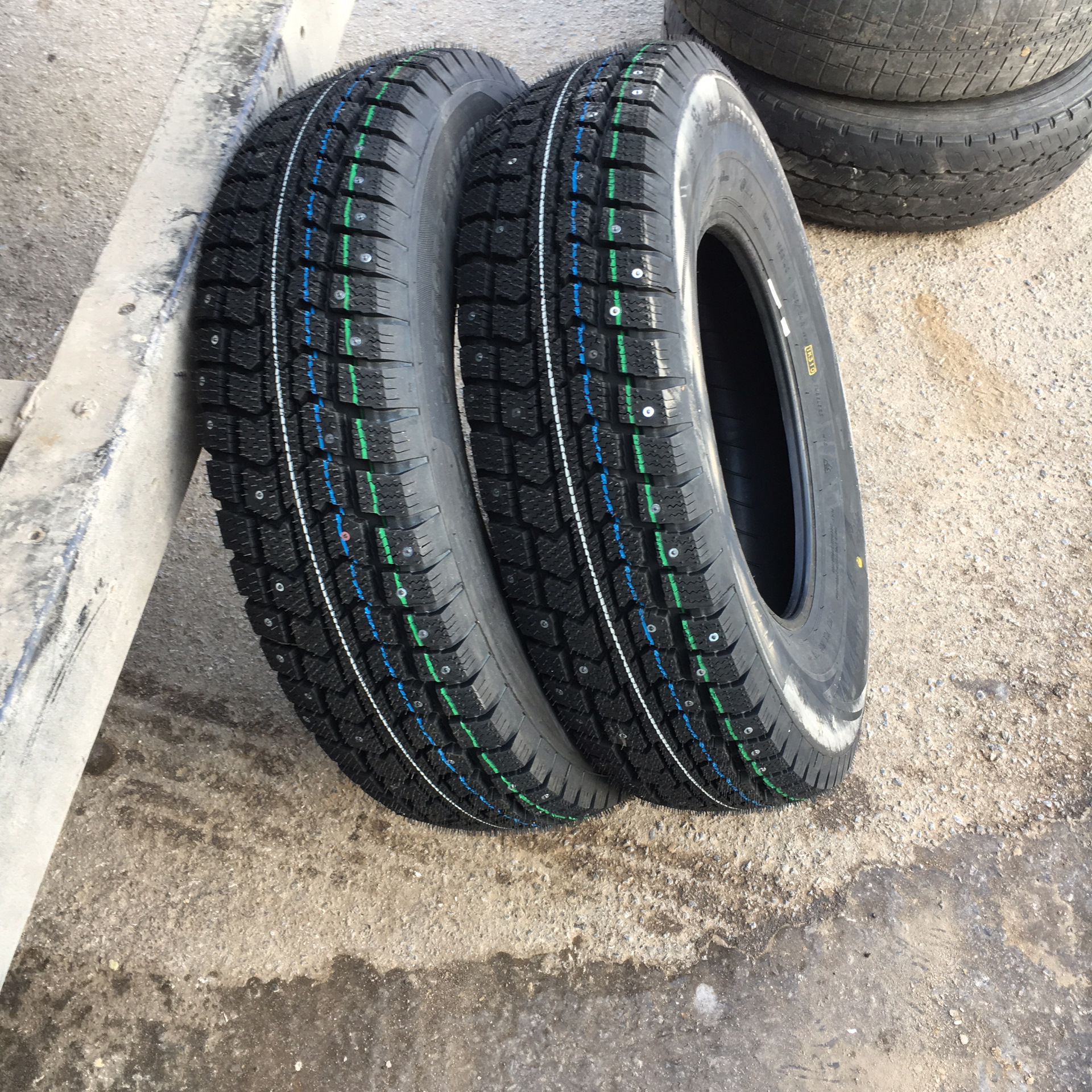 Шины viatti vettore. Viatti vettore Inverno (v-524). Вес покрышки Viatti vettore Inverno 185 r14c. 195/ R14c 106/104r Compasal Vanmax. Viatti vettore Inverno v-524 на ниву.
