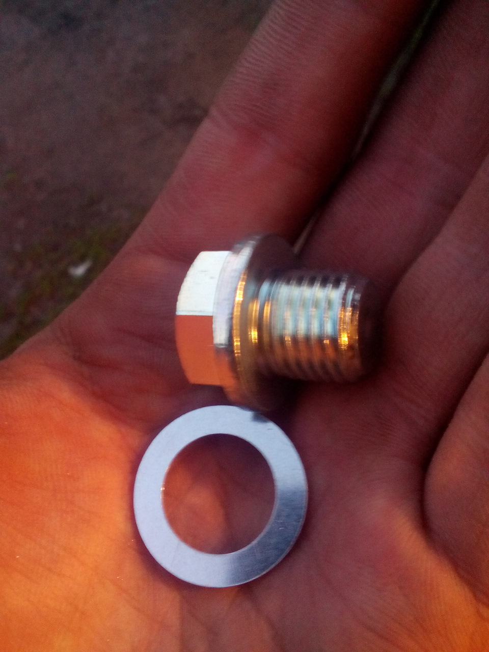 Болт с шайбой на слив масла — Mitsubishi Lancer IX