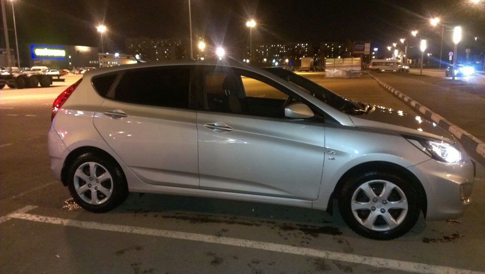 Отличный подарок на Д.Р. — Hyundai Solaris Hatchback, 1,6 л, 2013 года ...