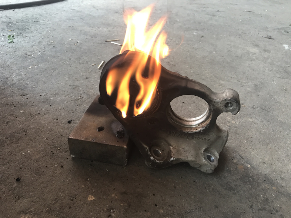 Замена передних подшипников ступицы, замена прокладок корпуса масляного ...