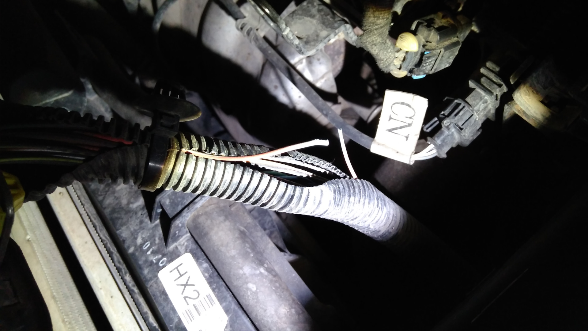 Цепь форсунки 4 цилиндра обрыв цепи. Обрыв шлейфа на опоре 10 кв. Ccm u040168 volvo. Питание форсунок 4g63. Схема охрана обрыв шлейфа.