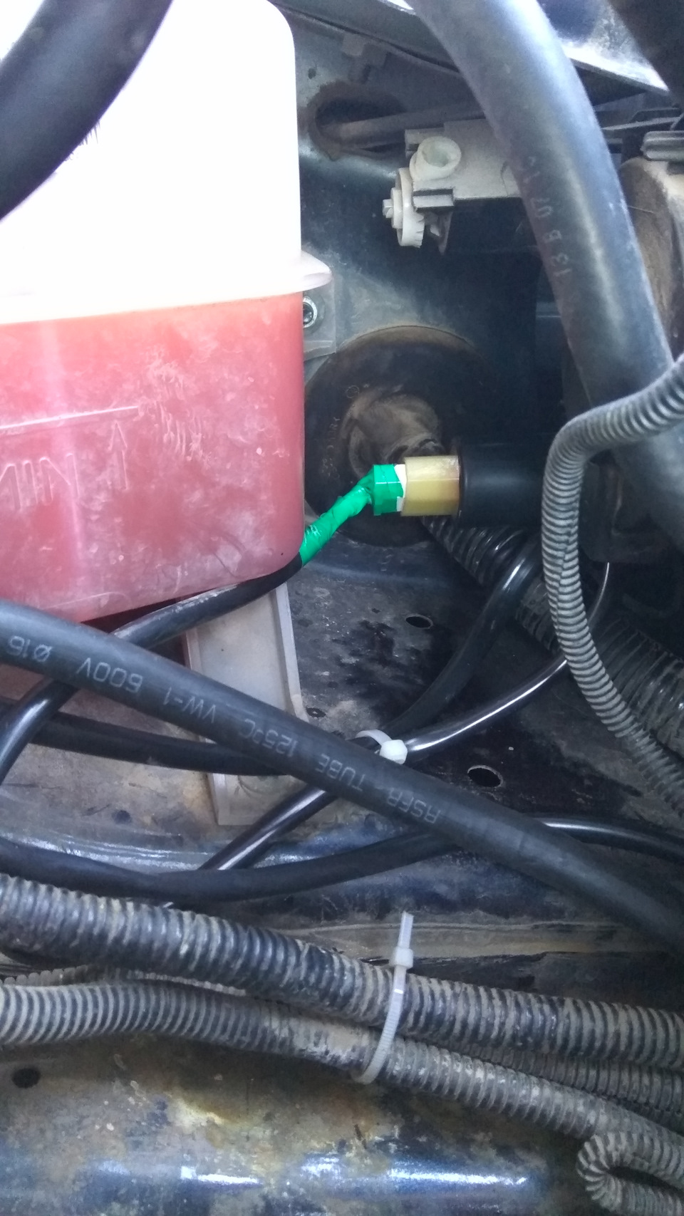 #72. Установка электрокорректора фар. — Lada Гранта, 1,6 л, 2013 года ...