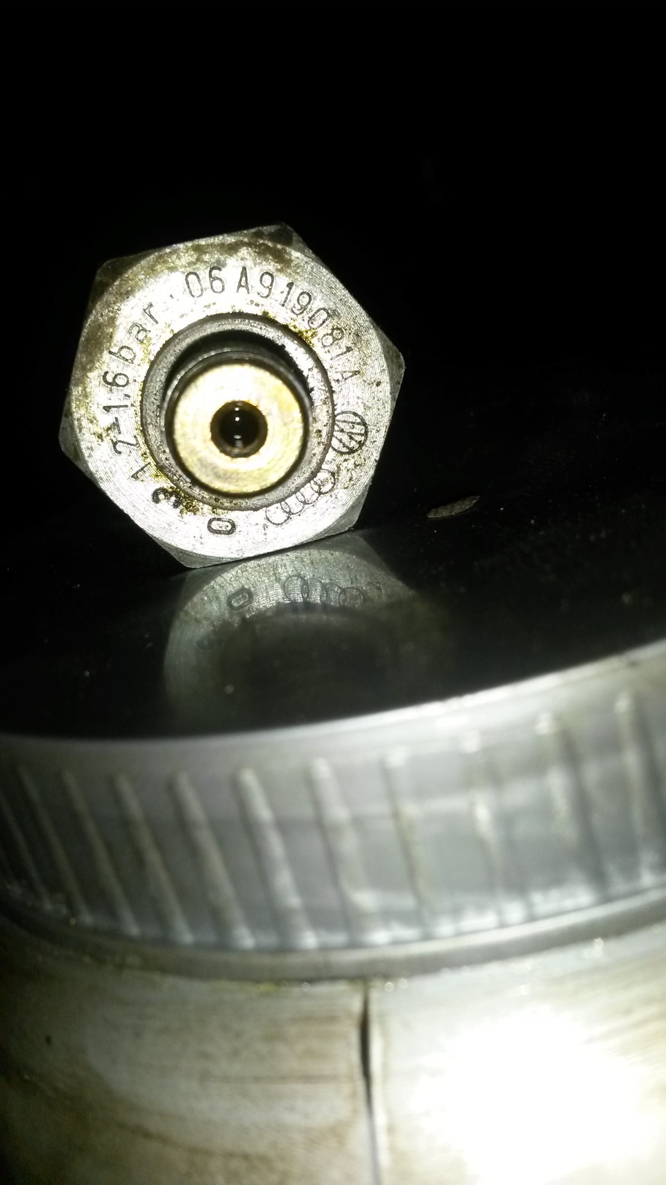 Загорелась красная масленка — Audi A4 (B6), 2 л, 2001 года | своими ...